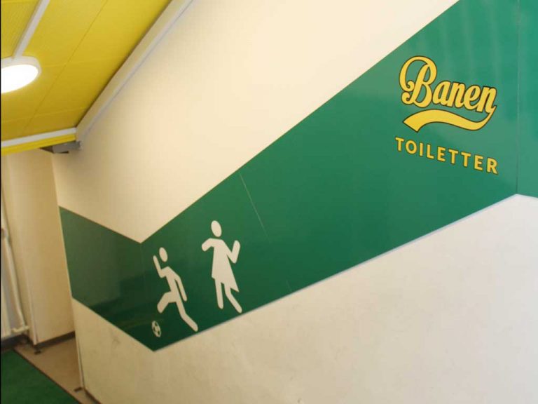 Design af skoletoiletter. Her på Skolen ved Søerne. Gårdtoiletter – nu Banen. Et efterbillede