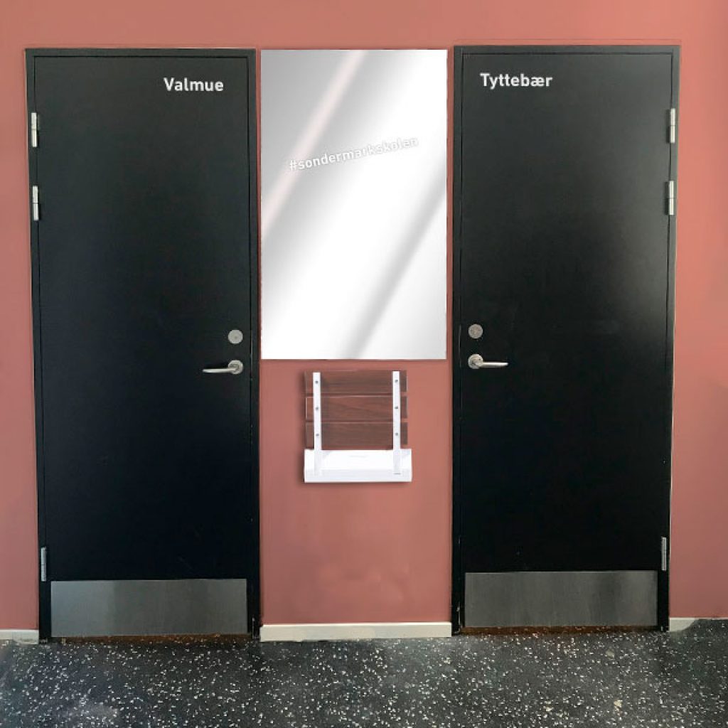 Skoletoiletter – design og mock-up af farve. Brave