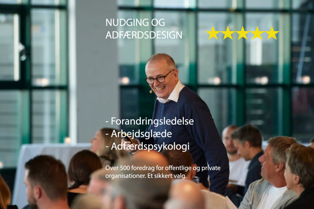 Nudgingekspert. Adfærdsdesigner. Adfærdspsykologi. Ashley Brereton. På billedet står der forandringsledelse og der er 6 stjerne. I teksten står der forandringsledelse, arbejdsglæde og adfærdspsykologi. Over 500 foredrag for offentlige og private organisationer. Et sikkert valg.