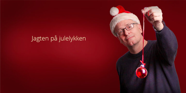 Juleforedrag. Jagten på julelykken. Et personaleforedrag til jul. Ashley Brereton fra nudgingfirmaet Brave holder en julekugle. I teksten står Jagten på julelykken. www.brave.dk